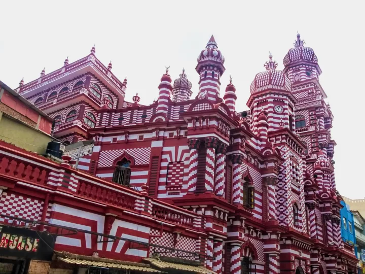 The red and white striped Jami Ul-Alfar mosque in Pettah, Colombo