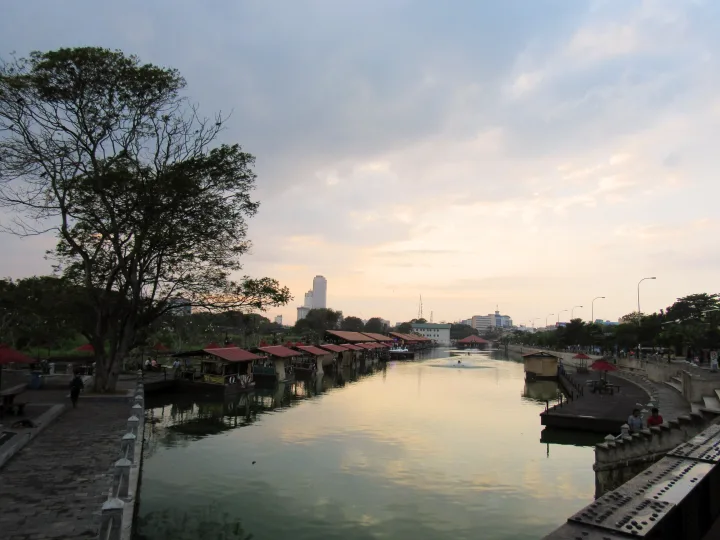 The floating market on the canal at Pettah, Colombo